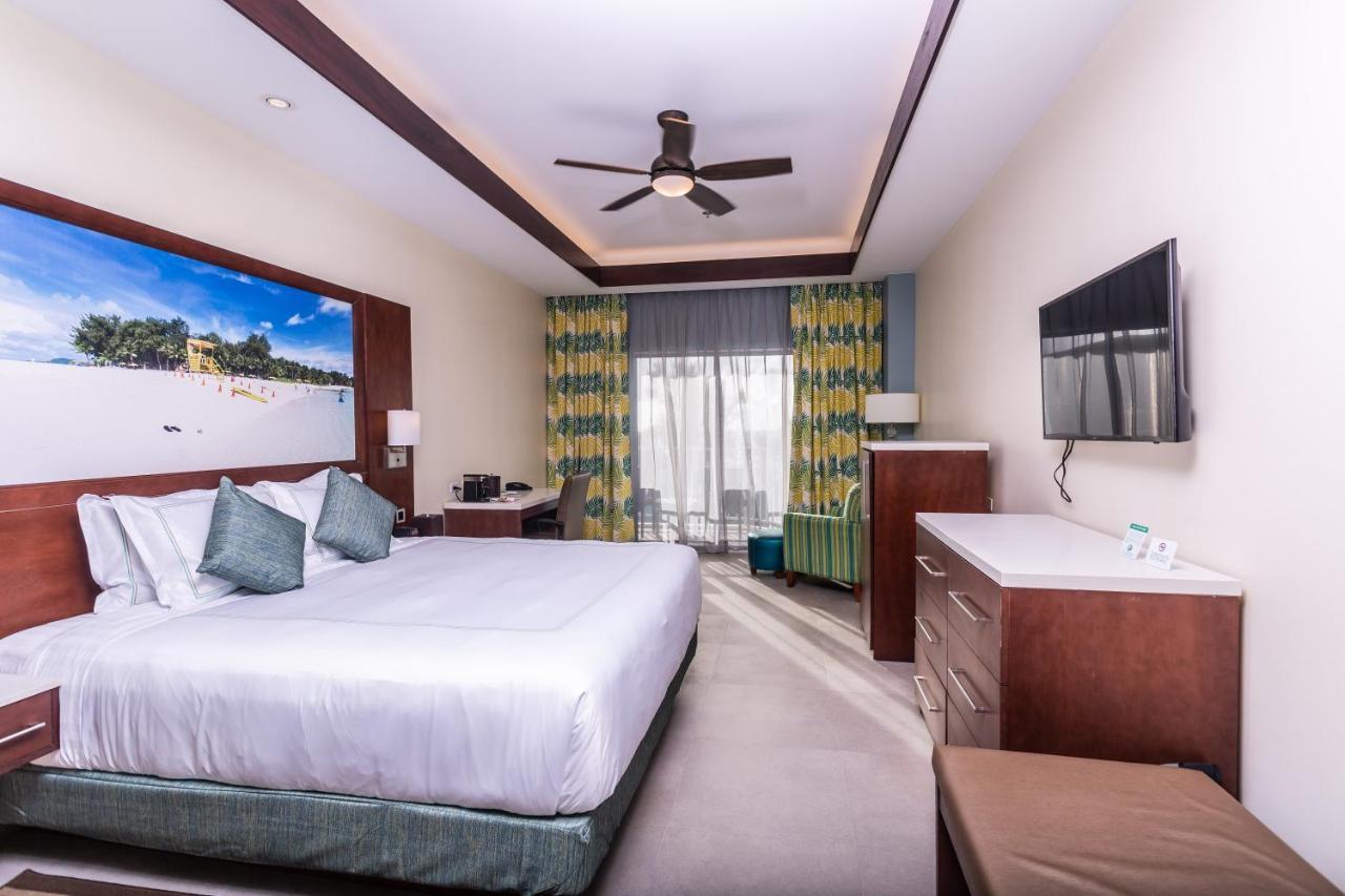 Surfrider Resort Hotel Сайпан Экстерьер фото